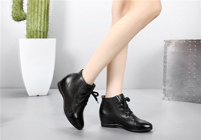 春季時(shí)尚之選 平跟短靴——舒適與風(fēng)格并存